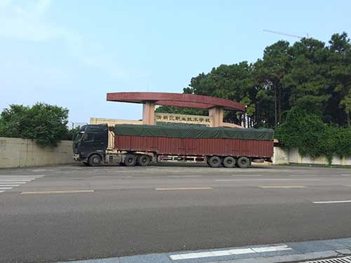  欣方圳仿大理石垃圾桶廠家為清遠高校送貨上門。